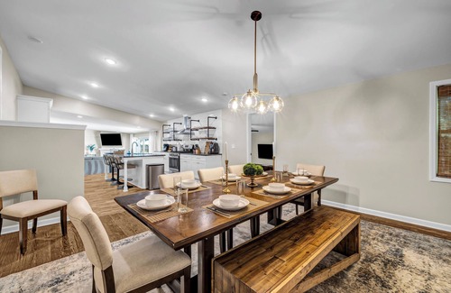 Buford House | Lakefront 4 BR with Pool + Swim Dock – Entire Home in Buford, GA
