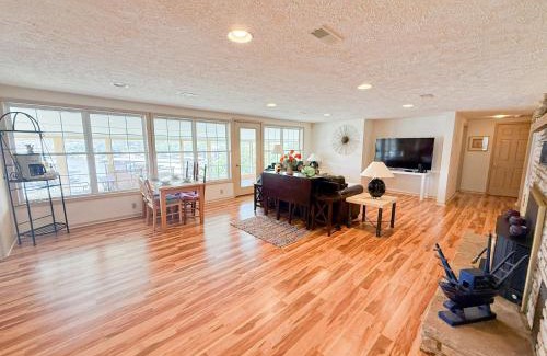 Osage Beach House | Lakefront 4bd25ba Grilldocksleeps 13pp