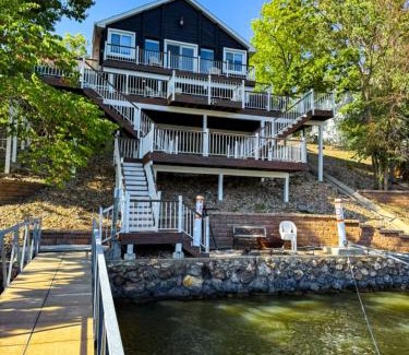 Gravois Mills House | Lakefront 5bed4bathdockhot Tubkayaksfirepit