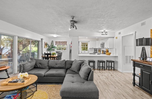 Southwest Orlando House | Lakefront 5BR Retreat | Pool, Hot Tub & Lake Views
