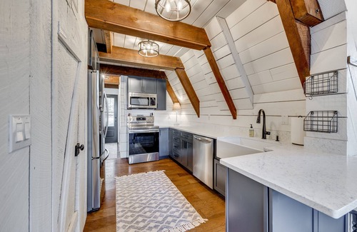 Bowling Green House | Lakefront A-Frame- Family Friendly-Renovated-as seen on the TV show Staycation!