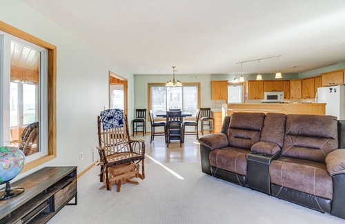 Aitkin House | Lakefront Aitkin Home w/Sunroom: Walk to Beach!