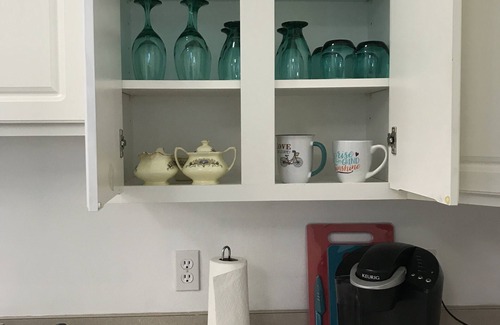 College Park Apartment | Lakefront Artist's Studio- Isolate in Luxury!