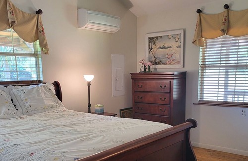 Hernando Cottage | LAKEFRONT AT IT'S BEST!