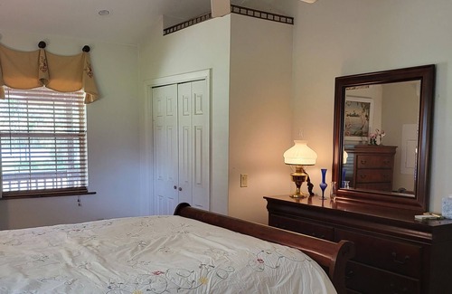 Hernando Cottage | LAKEFRONT AT IT'S BEST!