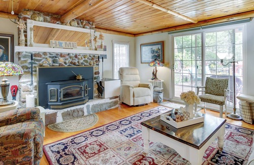 Longville Cabin | Lakefront Backus Cabin with Gazebo & Gas Grill!