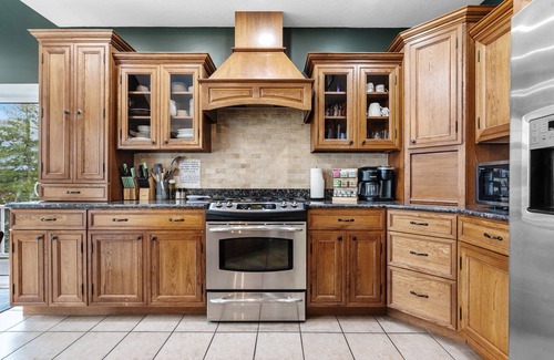 Hartland House | Lakefront & Beach, Game Room, Gorgeous Views, Swim, Kayak, Fire Pit & Pizza oven