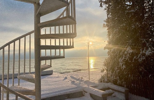 North Lakeport House | Lakefront Beach House - Lake Huron private beach!