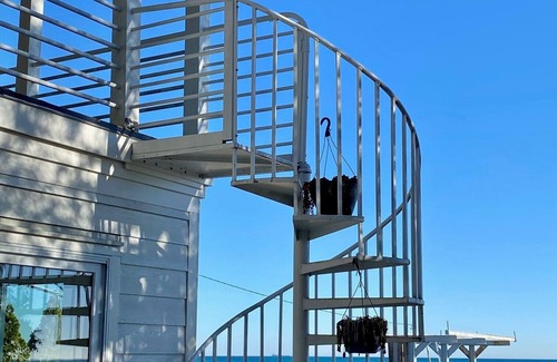 North Lakeport House | Lakefront Beach House - Lake Huron private beach!