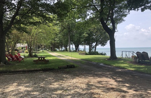 Vermilion House | Lakefront, Beachfront Breezy Cottage