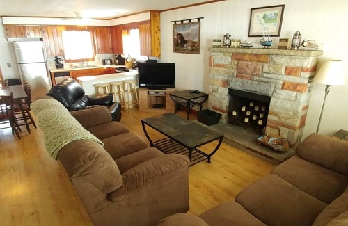 Bemus Point Cottage | Lakefront Bemus Point Cottage. A/C, 200ft+ Modern Dock. Family, Fishing and FUN!