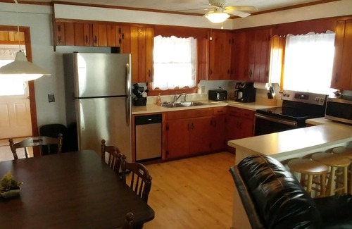 Bemus Point Cottage | Lakefront Bemus Point Cottage. A/C, 200ft+ Modern Dock. Family, Fishing and FUN!