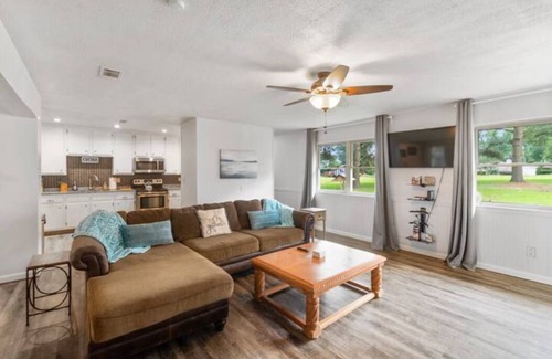 Tool House | Lakefront Bliss at Cedar Creek: Fire Pit & Views