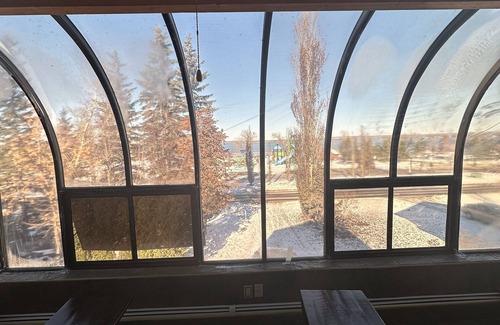 Markerville House | Lakefront Blue HousennLicense # STAR-04596
