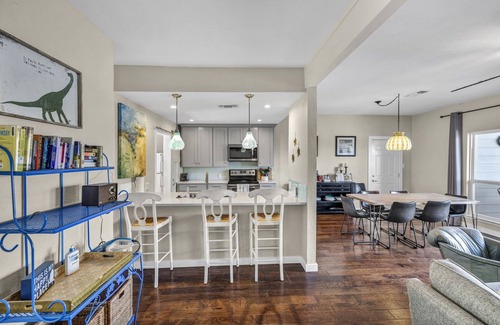 Horseshoe Bay House | Lakefront | Boatslip | SUP/Kayaks | Wi-Fi | King
