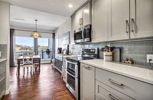 Horseshoe Bay House | Lakefront | Boatslip | SUP/Kayaks | Wi-Fi | King