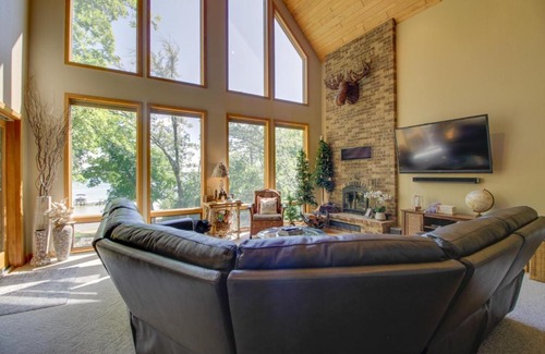 Brainerd House | Lakefront Brainerd Cabin with Fireplace!