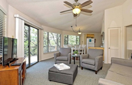 Lakeway House | Lakefront Bungalow - Shared Community Pool/Hot Tub #6