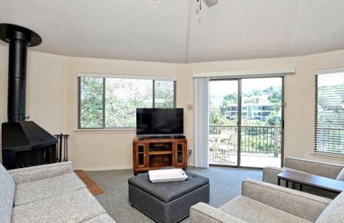 Lakeway House | Lakefront Bungalow With Community Poolhot Tub #8