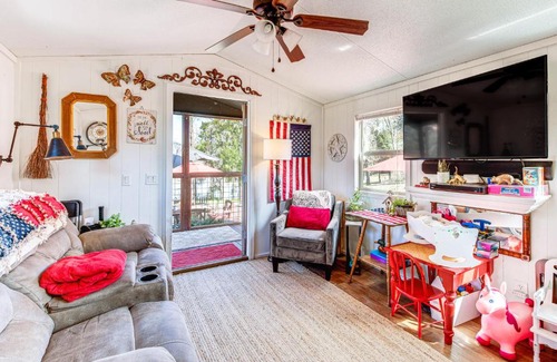 Fowlstown House | Lakefront Cabin in Brinson Behind the Moon