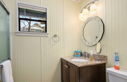 Pointblank House | Lakefront Cabin in The Trees-Lake Livingston, TX