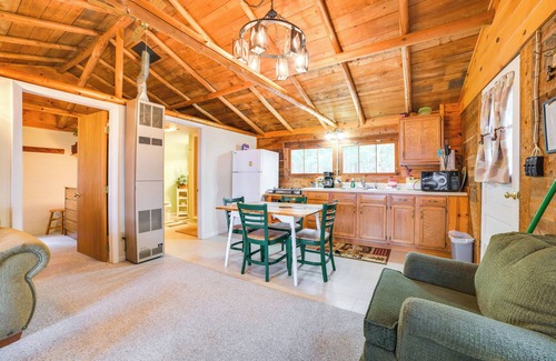 Levering Cottage | Lakefront Cabin w/Beach Access: Levering Retreat
