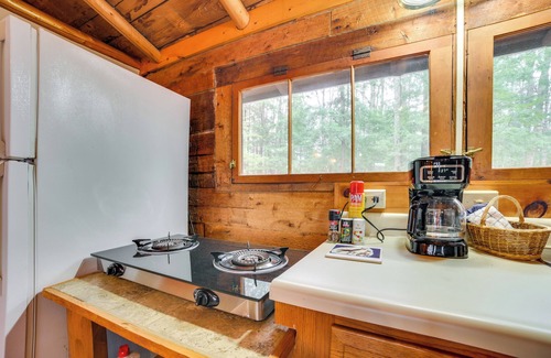 Levering Cottage | Lakefront Cabin w/Beach Access: Levering Retreat