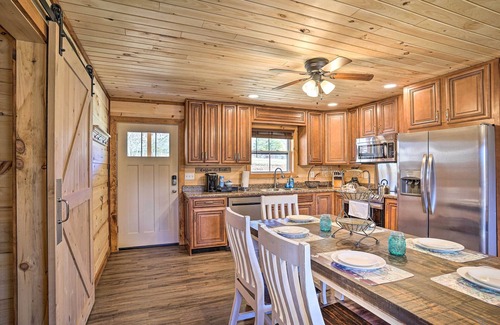Trenton Cabin | Lakefront Cabin w/Deck, Fire Pit in Trenton!