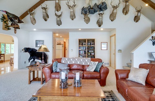 Emily Cabin | Lakefront Cabin w/ Stunning Views & Fishing Dock!