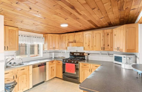 Chestermere Cabin | LAKEFRONT CABIN WITH COVERED DECK, HOT TUB & MORE