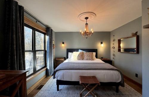 Carbondale House | Lakefront Cabin with Fire Pit in Carbondale, Illinois