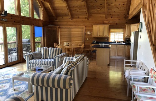 Chickamauga Lake Cabin | Lakefront Cabin with Dock & Ramp