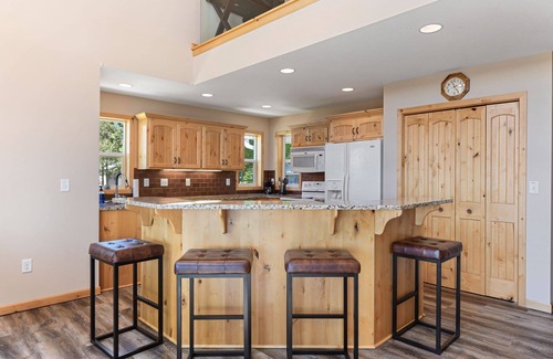 Aitkin Cabin | Lakefront cabin with wall of windows and game room!