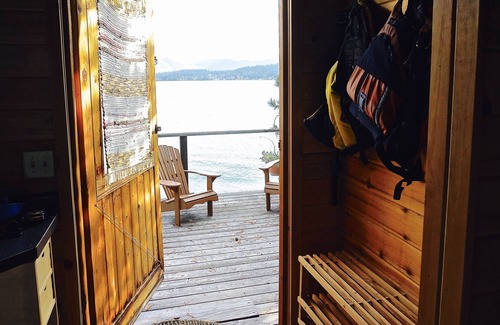 Christina Lake Cottage | Lakefront Cedar Cottage on Christina Lake, BC