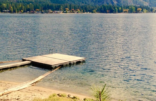 Christina Lake Cottage | Lakefront Cedar Cottage on Christina Lake, BC