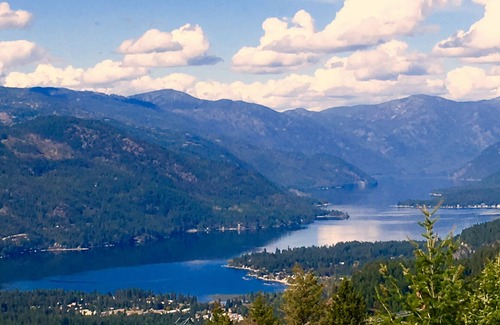 Christina Lake Cottage | Lakefront Cedar Cottage on Christina Lake, BC