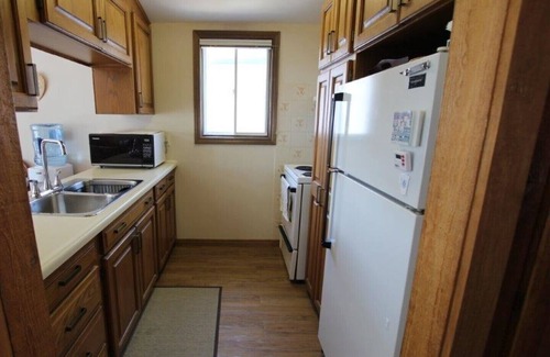 Springwater Cottage | Lakefront Cedar Haven- Free use Canoe and Kayak, 1 hr from Toronto, All Seasons