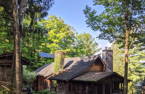 Barkmere House | Lakefront chalet, 3 bedrooms 2 bathrooms 30 minutes from Mont Tremblant