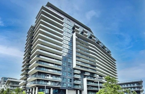 Humber Bay Condo | Lakefront Condo in Luxury High Rise