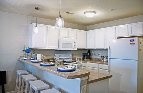 Lake Ozark Condo | Lakefront Condo - Pool - Waterfront View - Rentable Dock