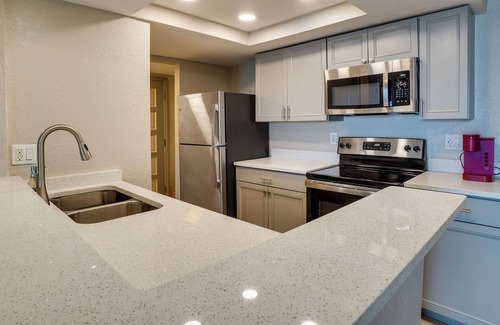 Casselberry Condo | Lakefront Condo w/Pool & Views: 7 Mi to Orlando!