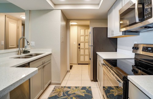 Casselberry Condo | Lakefront Condo w/Pool & Views: 7 Mi to Orlando!