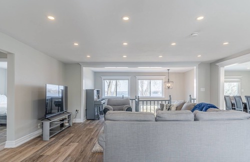 Kawartha Lakes Cottage | Lakefront Cottage with Hot Tub and Pool Table