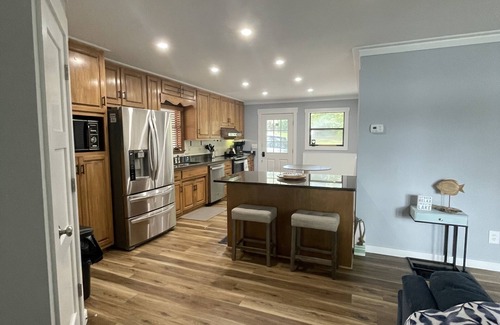 Cropwell House | Lakefront Cottage: 2 Kings, Boat Launch, Swim Dock, Firepit, 3 Patios, Lilypad
