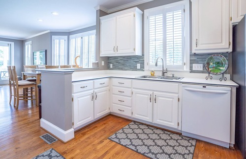 Lake Oconee Cottage | Lakefront cottage 9th green of Reynolds Lake Oconee Great Waters golf course