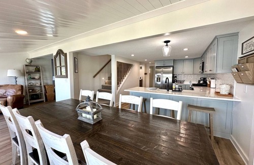 Angola House | Lakefront Cottage at Crooked Lake, Indiana to sleep 10-12
