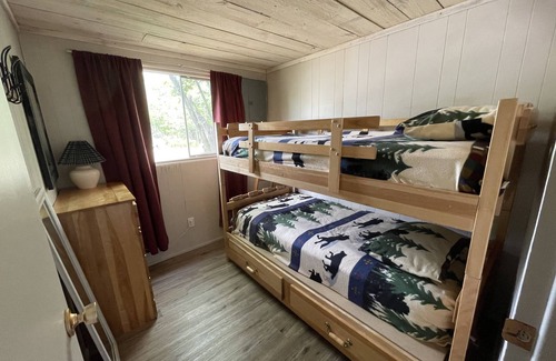 Carling Cottage | Lakefront Cottage at the end of the road