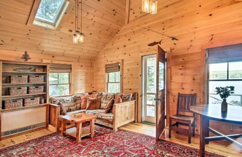 Oxford House | Lakefront Cottage Boat Dock, Patio and Kayaks!