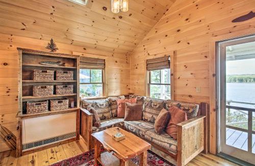 Oxford House | Lakefront Cottage Boat Dock, Patio and Kayaks!