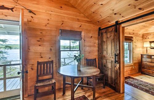 Oxford House | Lakefront Cottage Boat Dock, Patio and Kayaks!